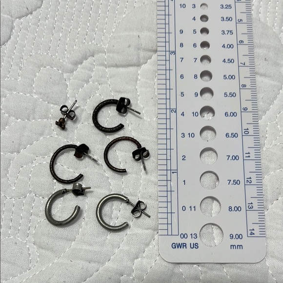 Three mismatch earring sets - Picture 3 of 3